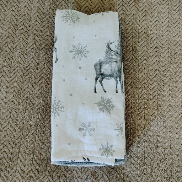 Winter Wonderland Set of Three Kitchen Towels 18in x 28in / 46cm x 71cm - Picture 2 of 3